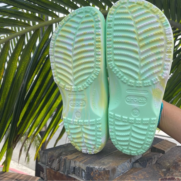 Crocs Unisex-Adult Classic Margaritaville Clog - Picture 5 of 15